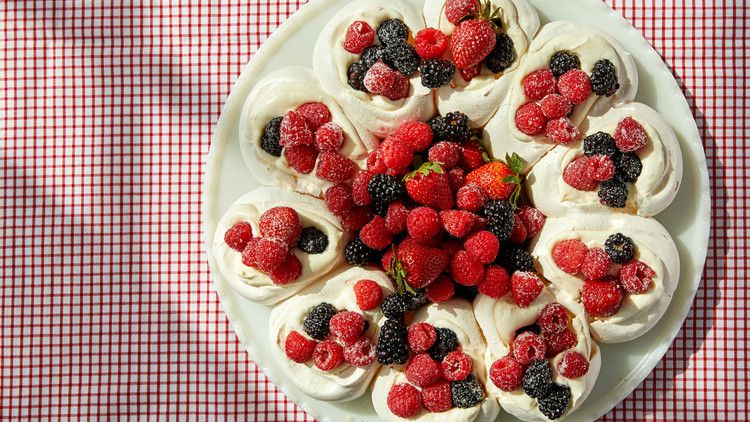 meringue wreath martha bakes strawberries blueberries