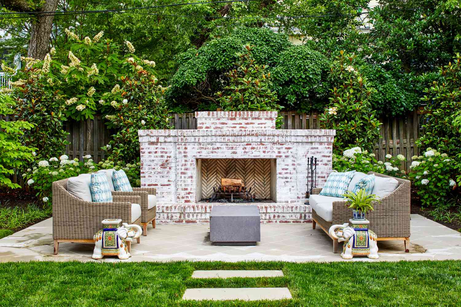 texture and color patio idea 
