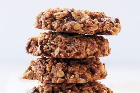 oatmeal-pecan-cookies-050-d111738.jpg