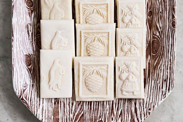 mold cookies white springerle