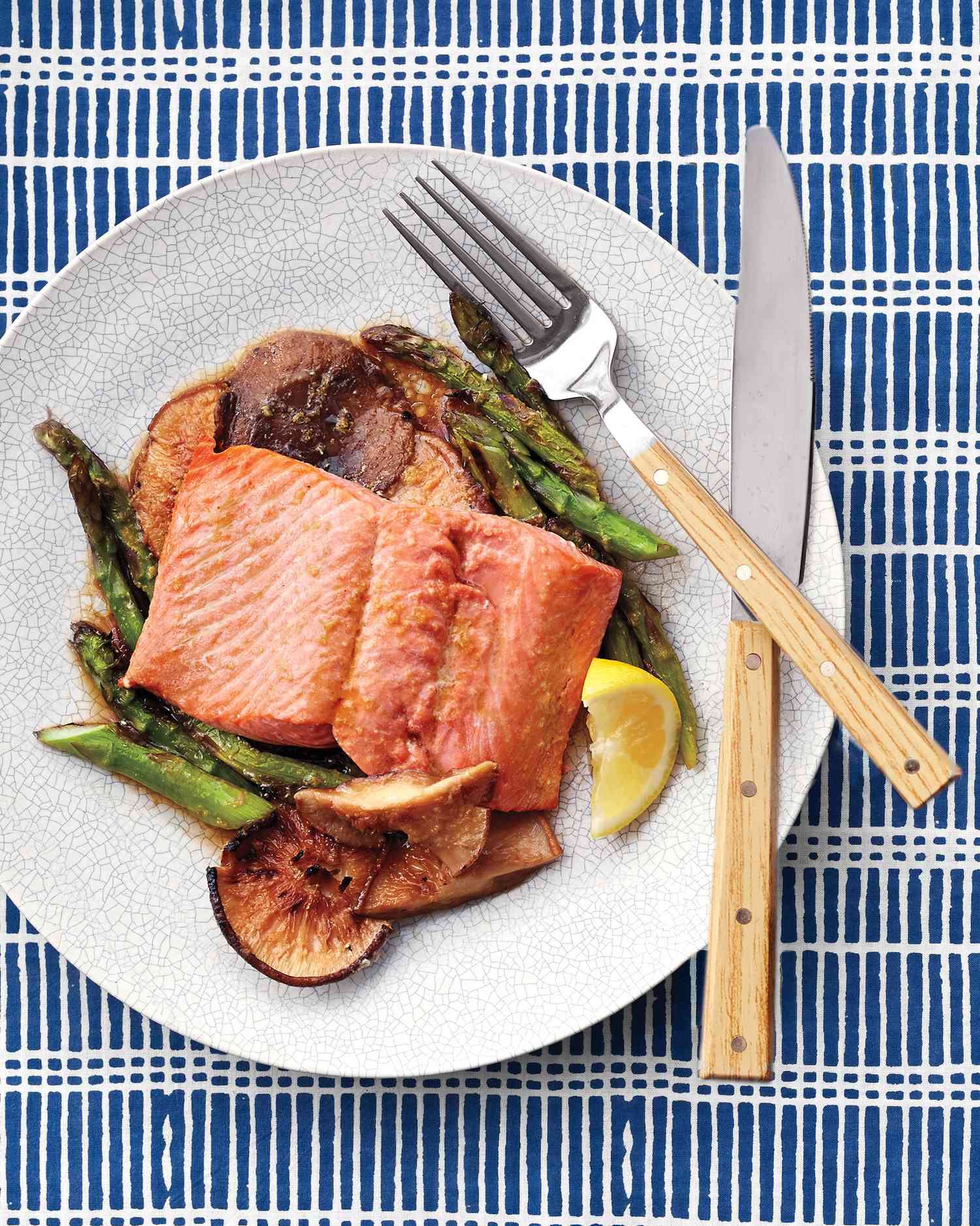 salmon-asparagus-plated-138-exp2-d111921.jpg