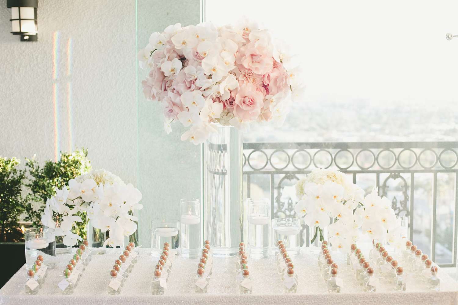 favor display with centerpiece