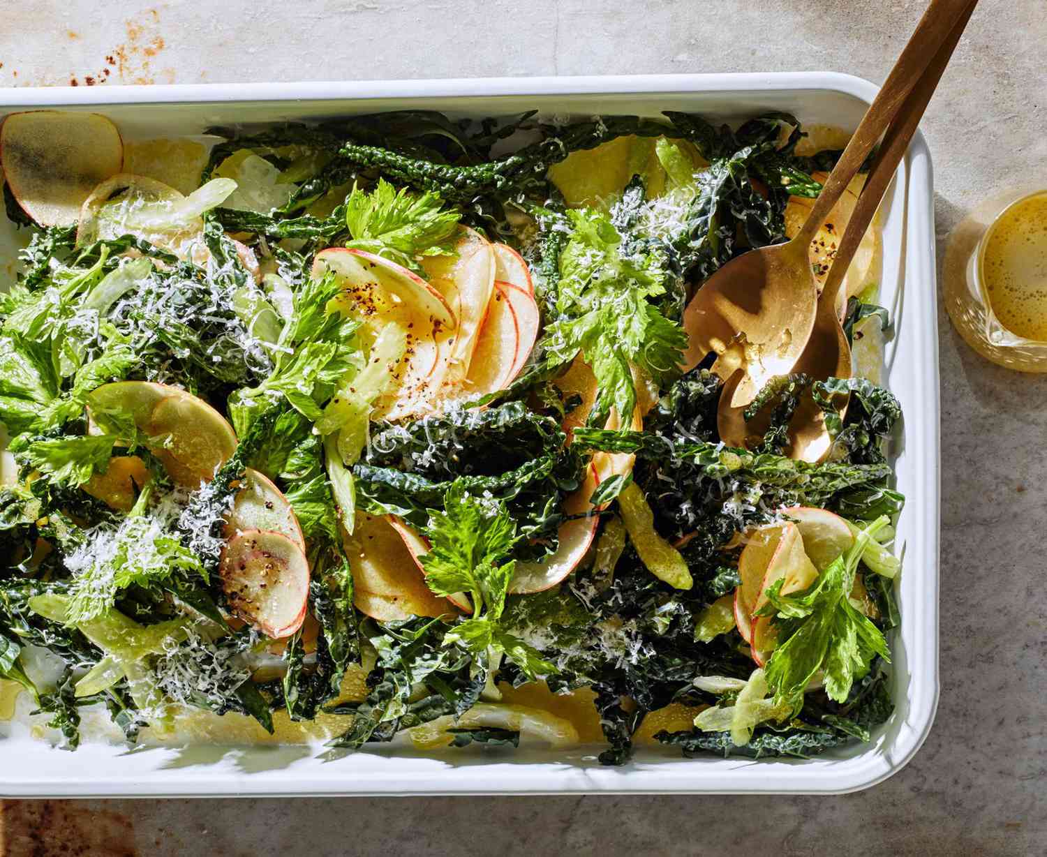kale salad with apples