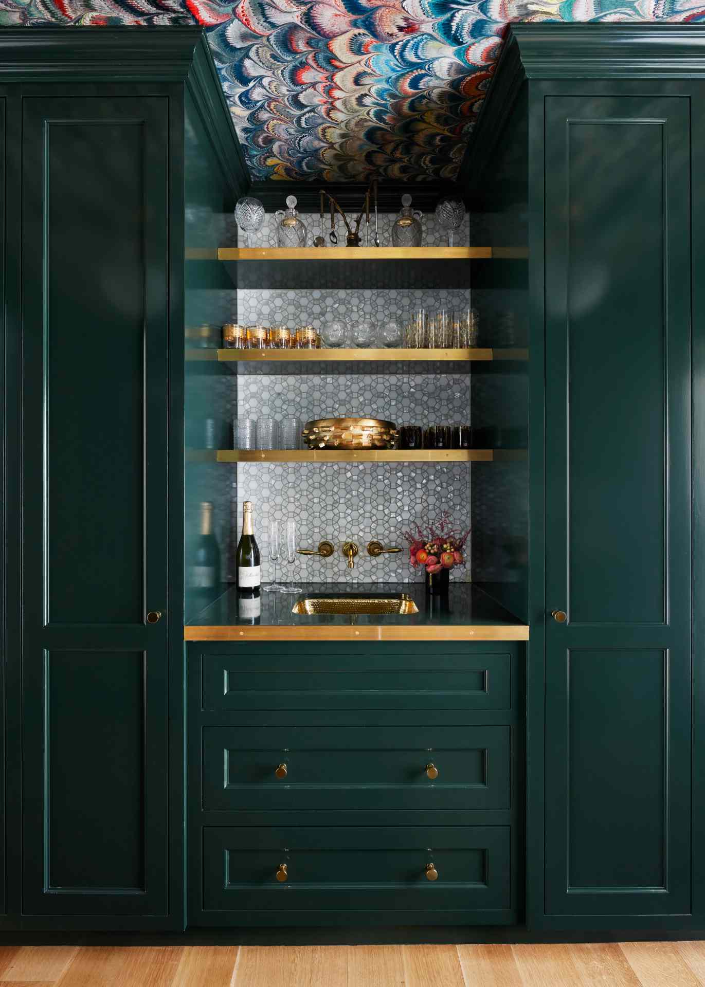 wet bar butlers pantry