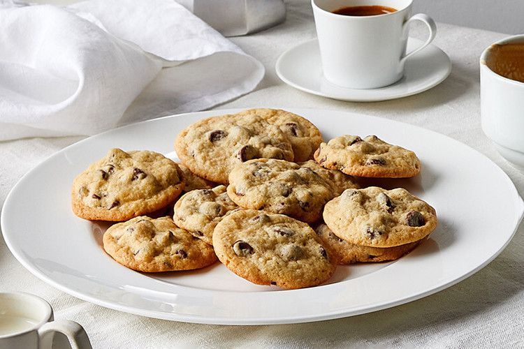 soft-chewy-chocolate-chip-cookies-01-7004023-crop-1022
