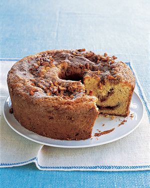 sour-cream-coffee-cake-0305-mea101198.jpg
