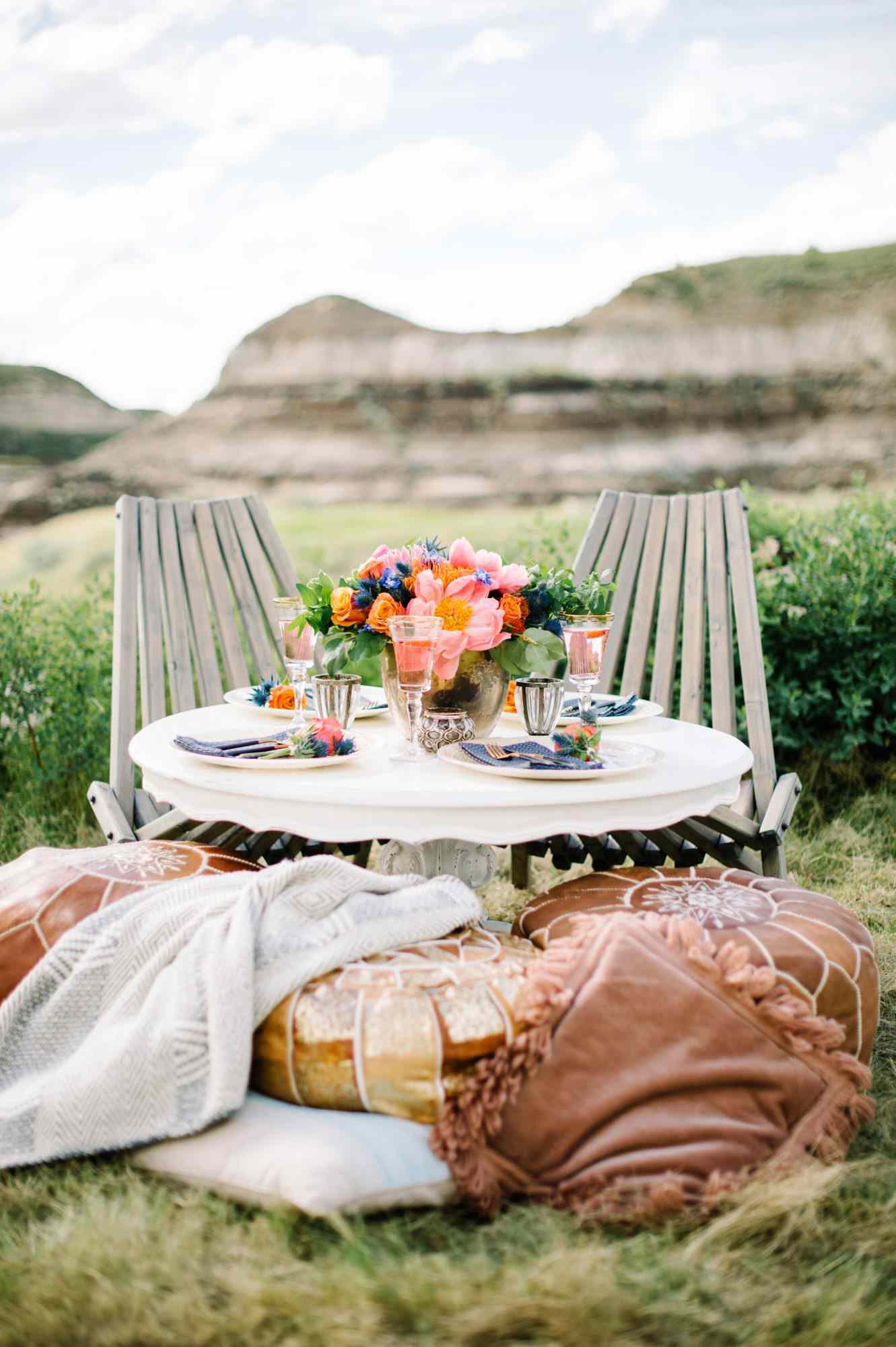 sweetheart table outdoor with adirondack chairs