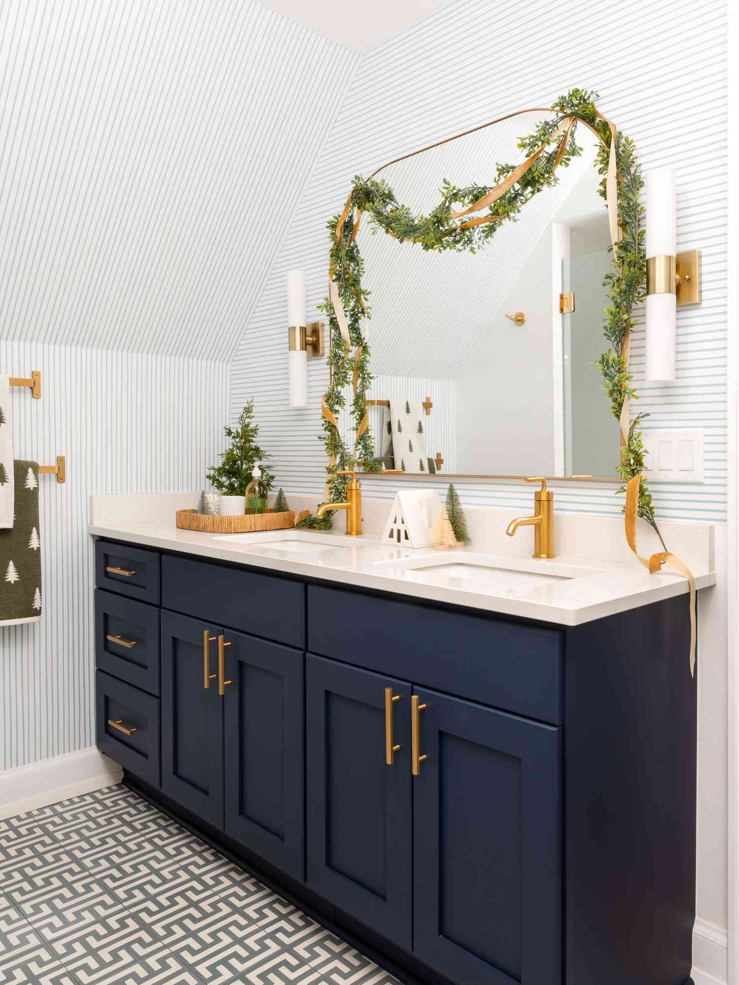 bathroom christmas decor