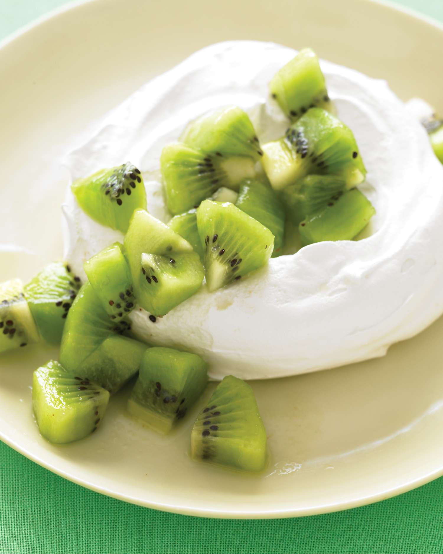 pavlova with kiwi