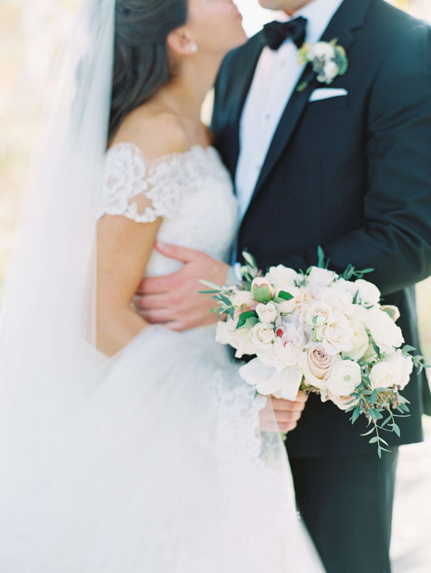 bride holding bouquet