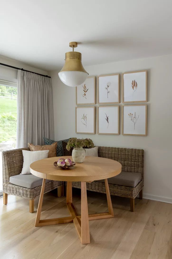 seating nook in kitchen 