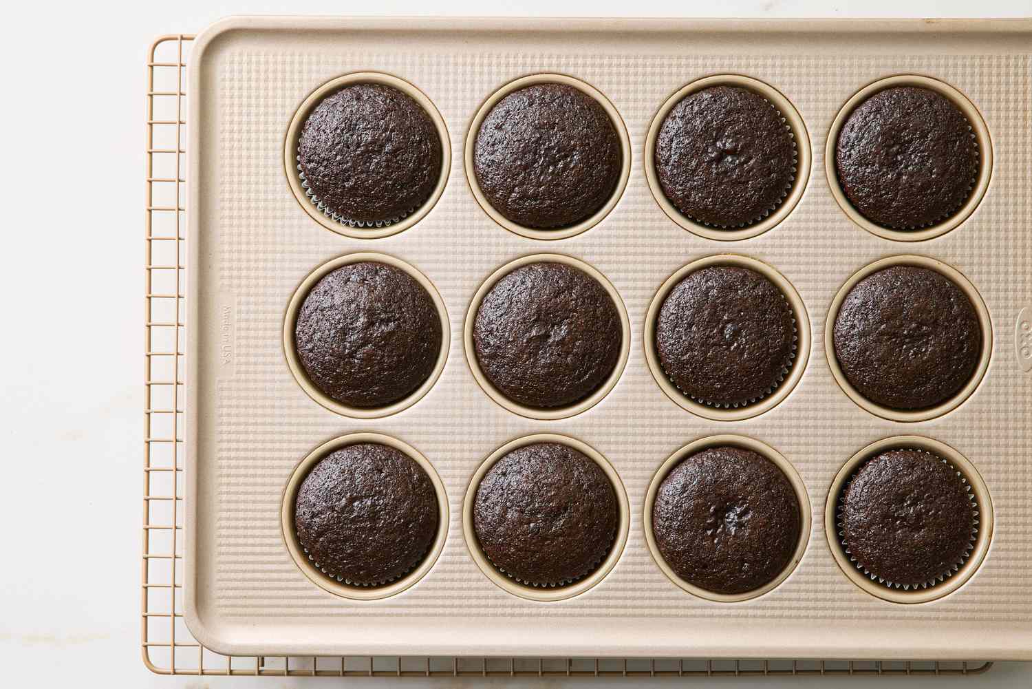 Easy One Bowl Chocolate Cupcakes