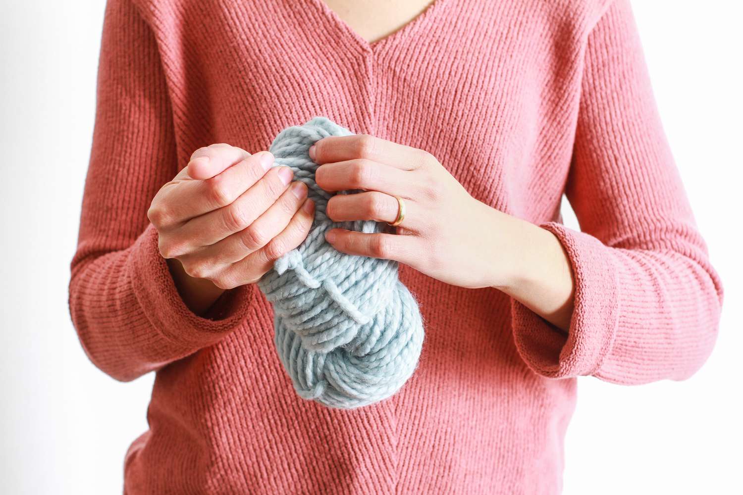 blue yarn wrapped into knot