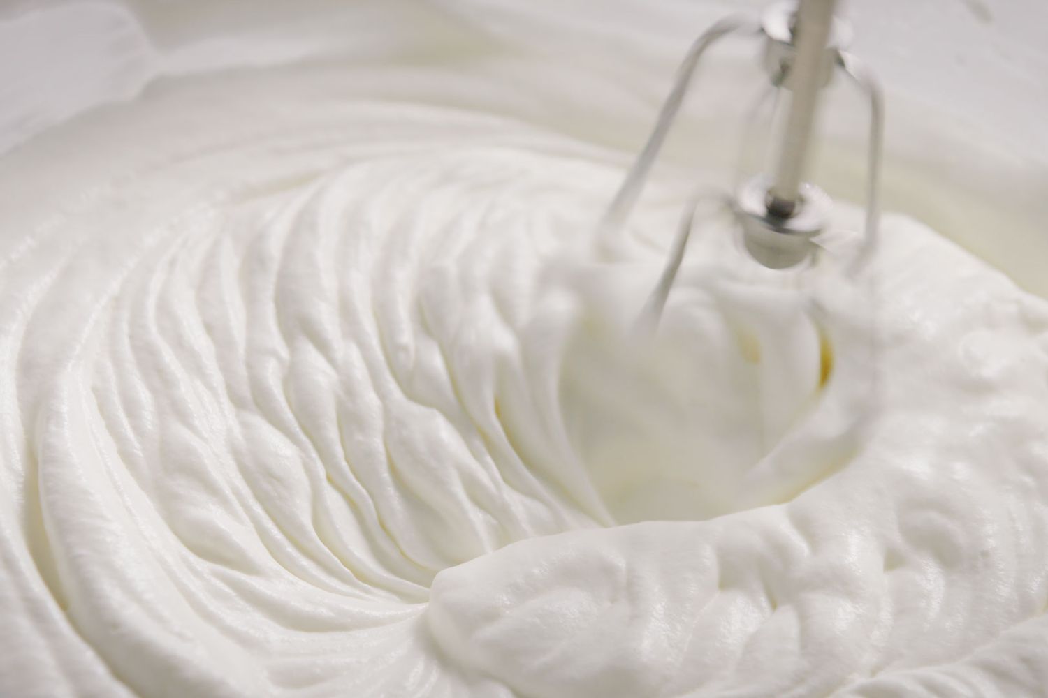 Banana cream pudding mixing