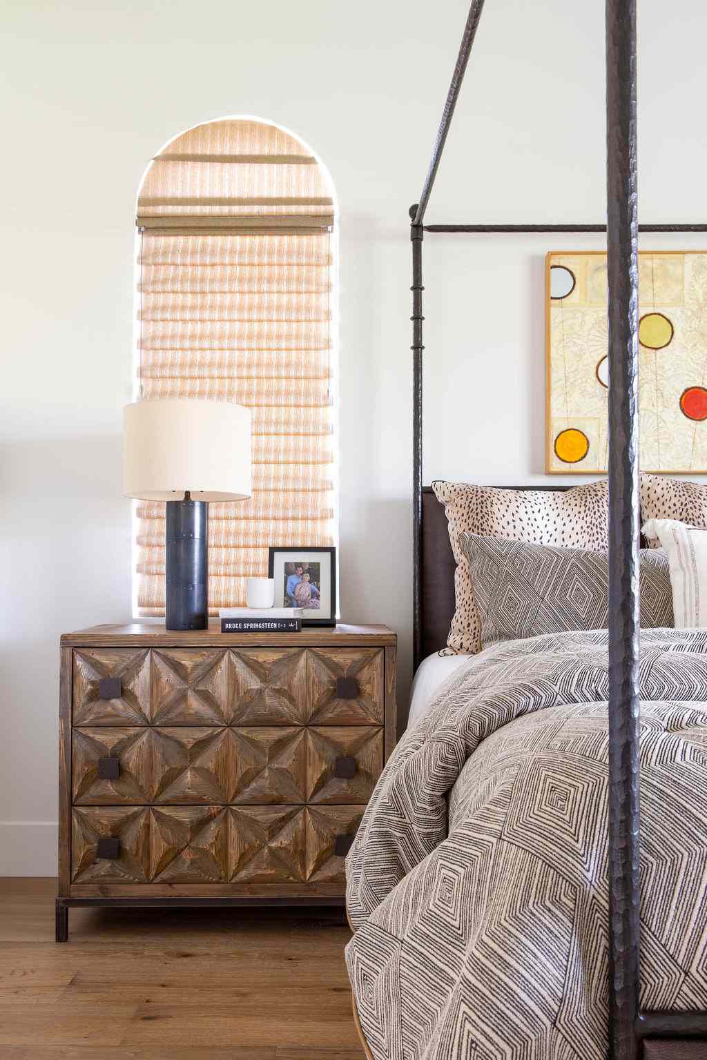 Bedroom with four poster bed