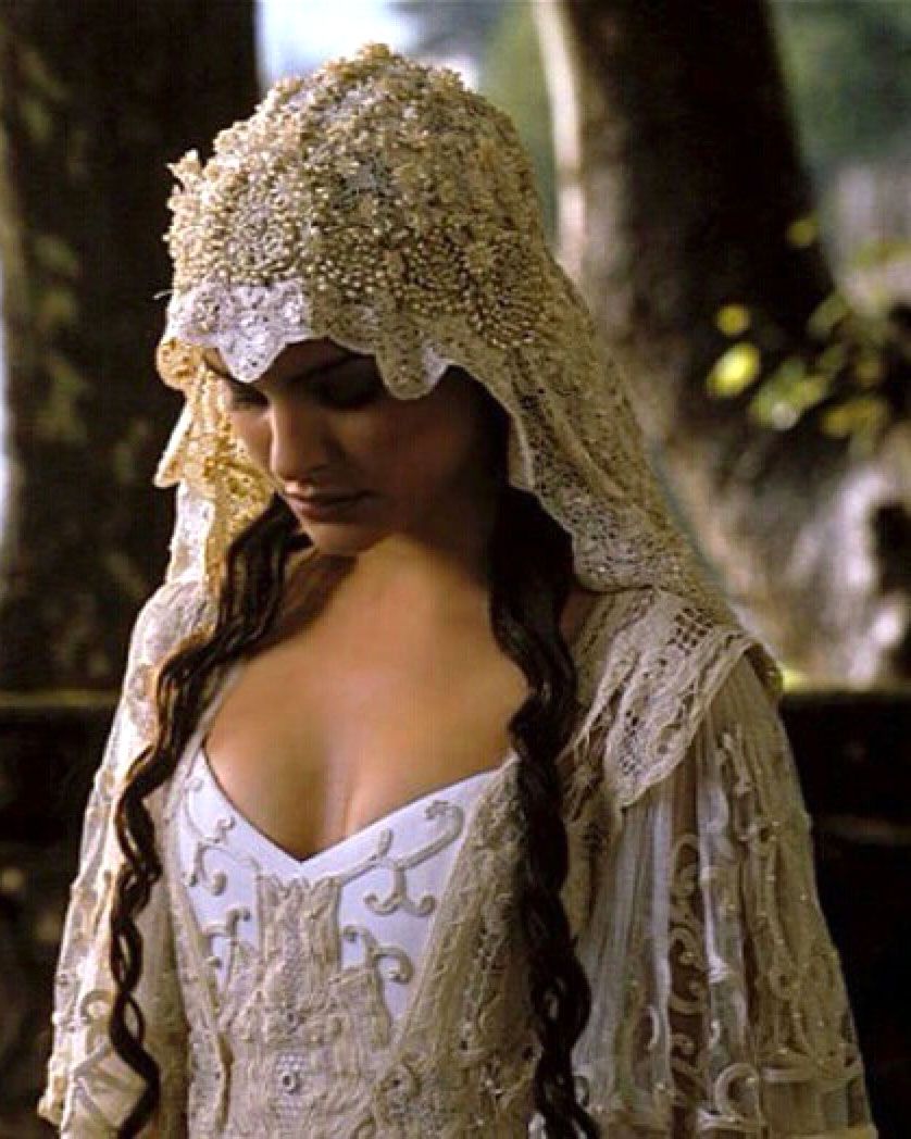 movie-wedding-dresses-star-wars-attack-of-the-clones-natalie-portman-0316.jpg