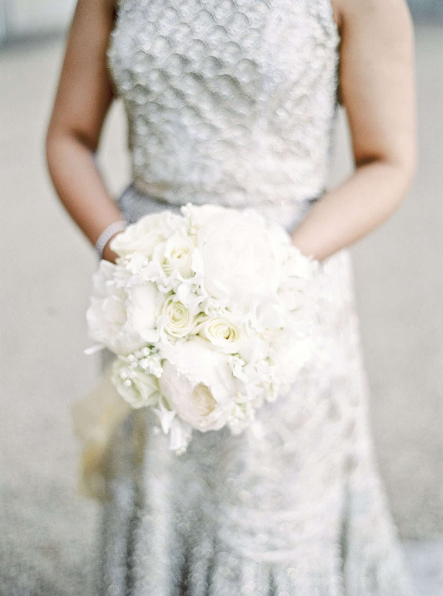 momina jack wedding bride white bouquet