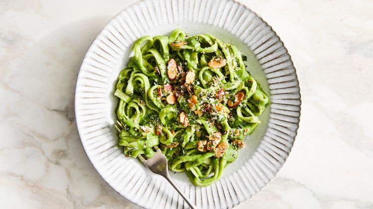 whole-wheat tagliatelle with creamy white-bean and kale sauce