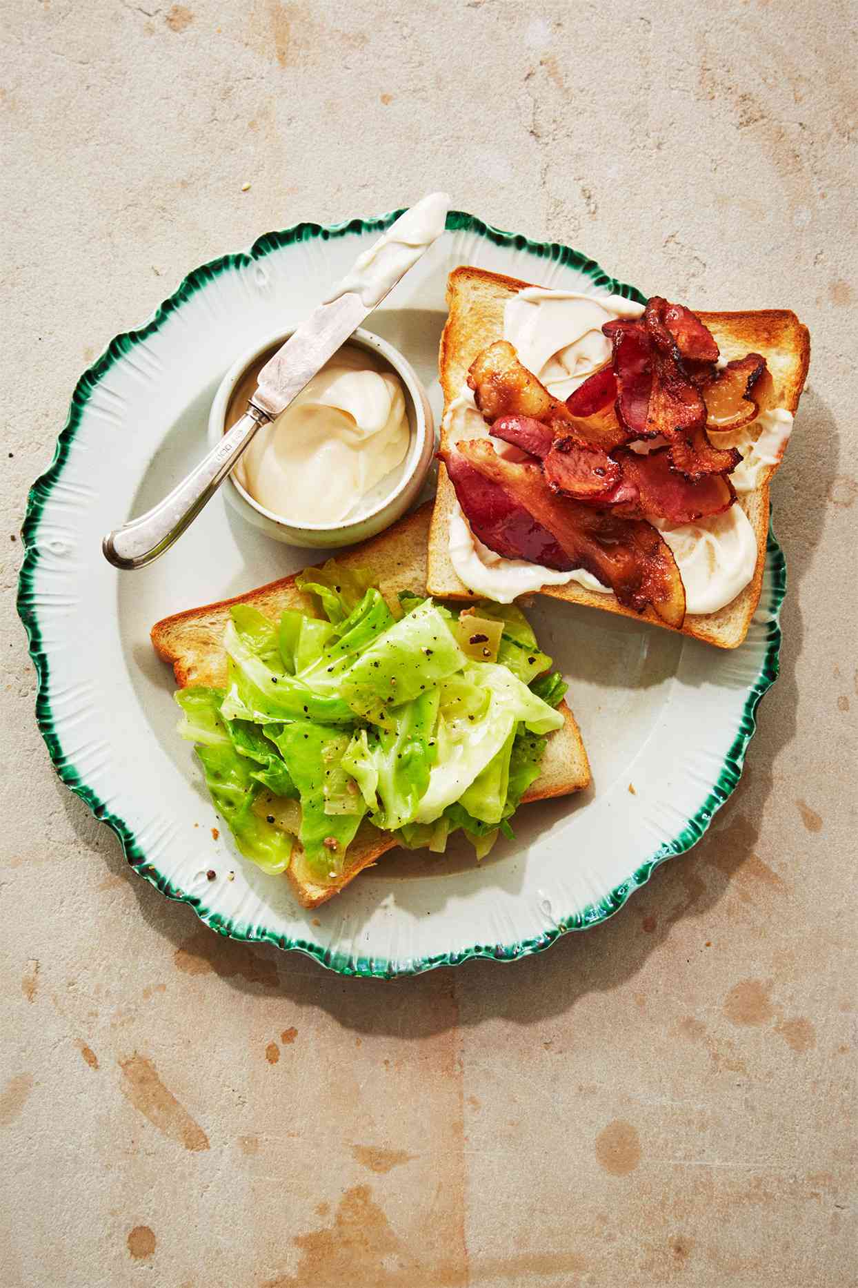 cabbage-and-bacon sandwich served with mayonnaise