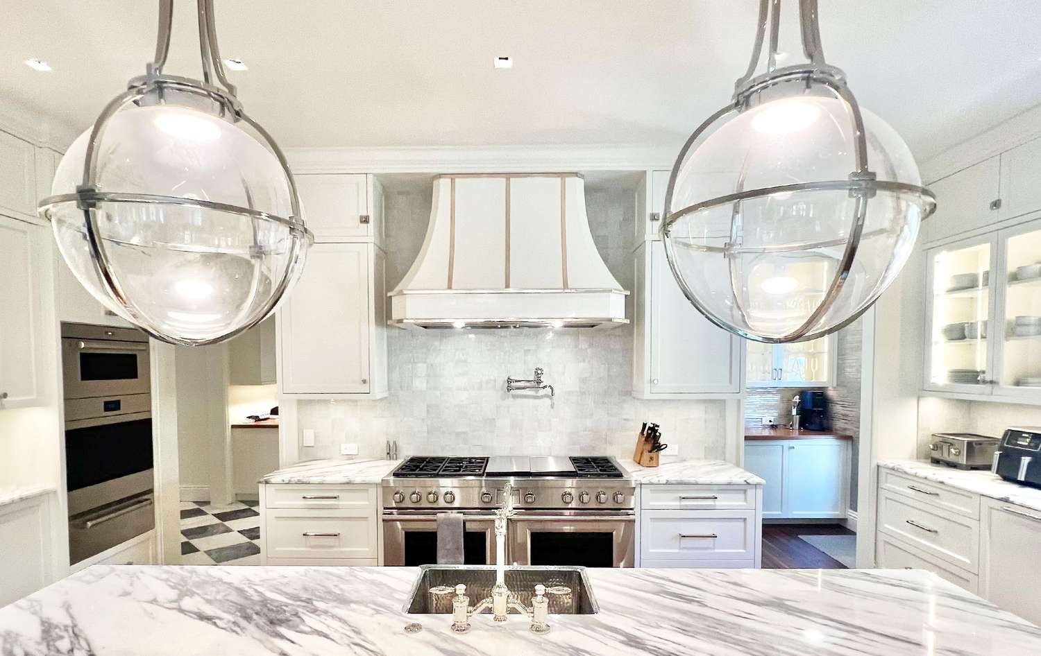 Kitchen painted in swiss coffee