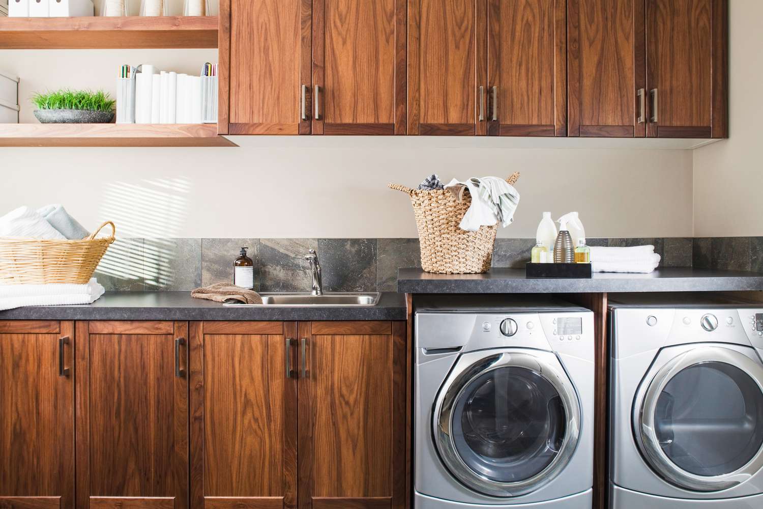 Laundry room with sink
