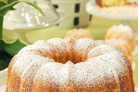 Pudding cake with powdered sugar