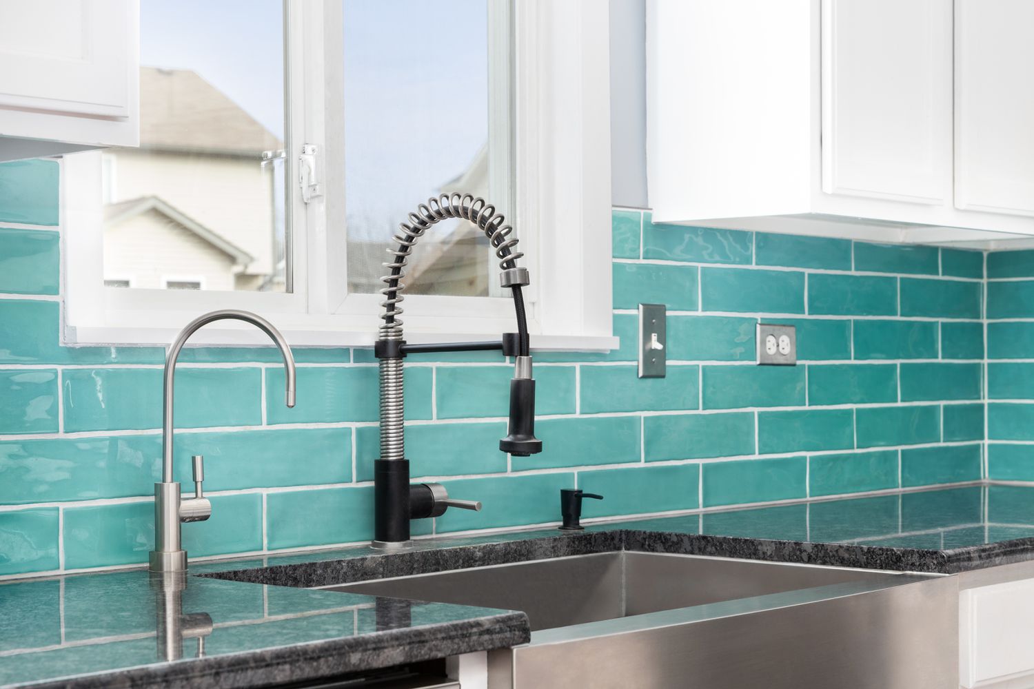 blue kitchen tile 