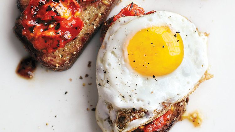fried-eggs-charred-tomatoes-toast-2-0008-mld110238.jpg