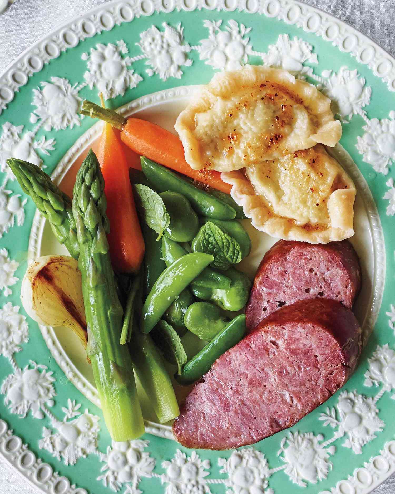 dinner-plate-kielbasa-71667-05-d112743.jpg