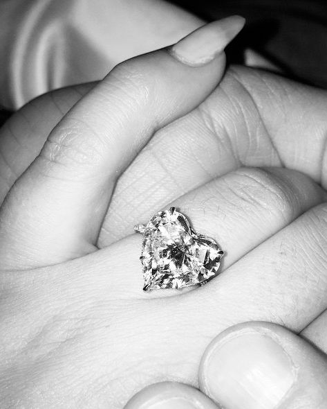 celebrings-ladygaga-ring-0715.jpg