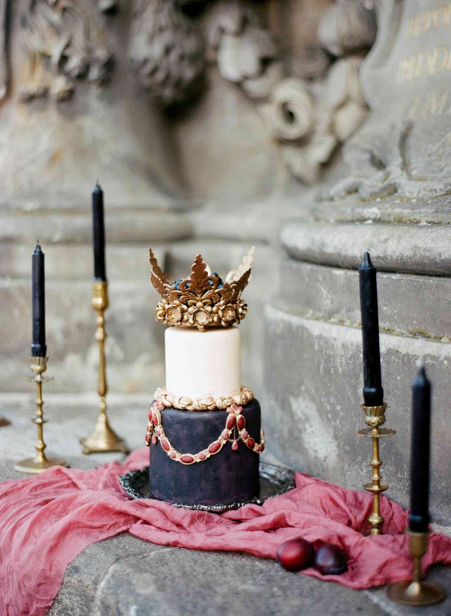Small Wedding Cake with Crown