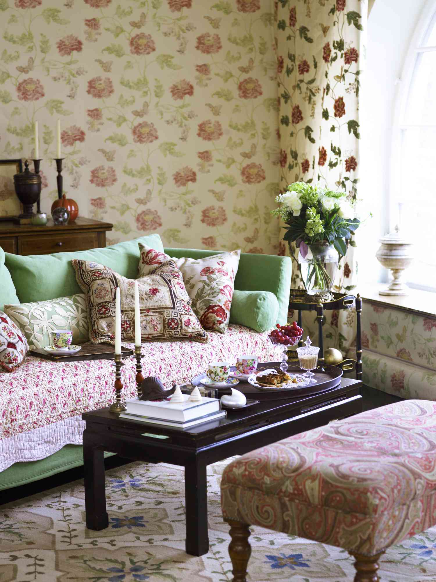 English country living room