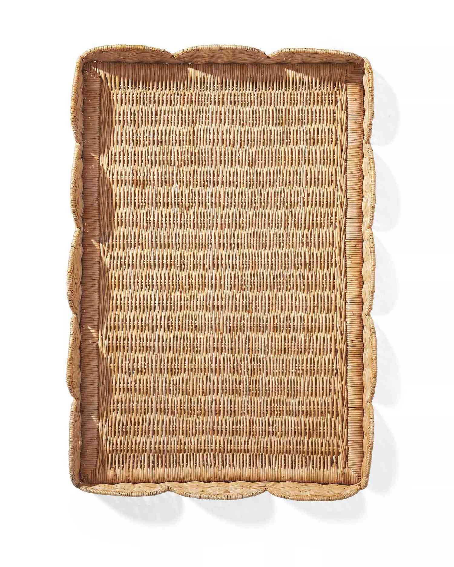 Rectangular wicker basket with scalloped edges