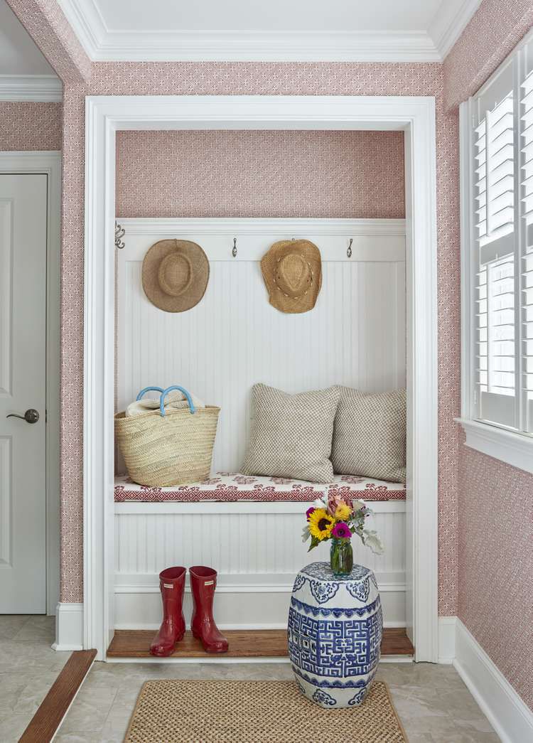 mini mudroom idea 