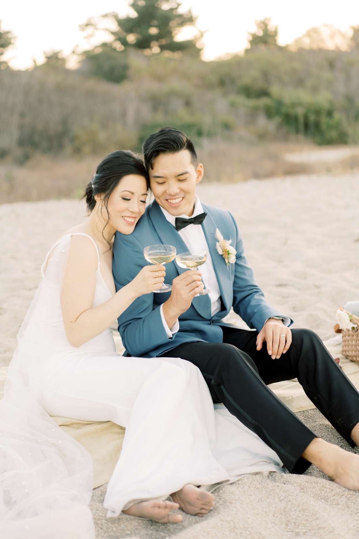 bride and groom champagne toast