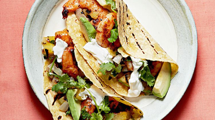 spicy shrimp fajitas with grilled pineapple pico