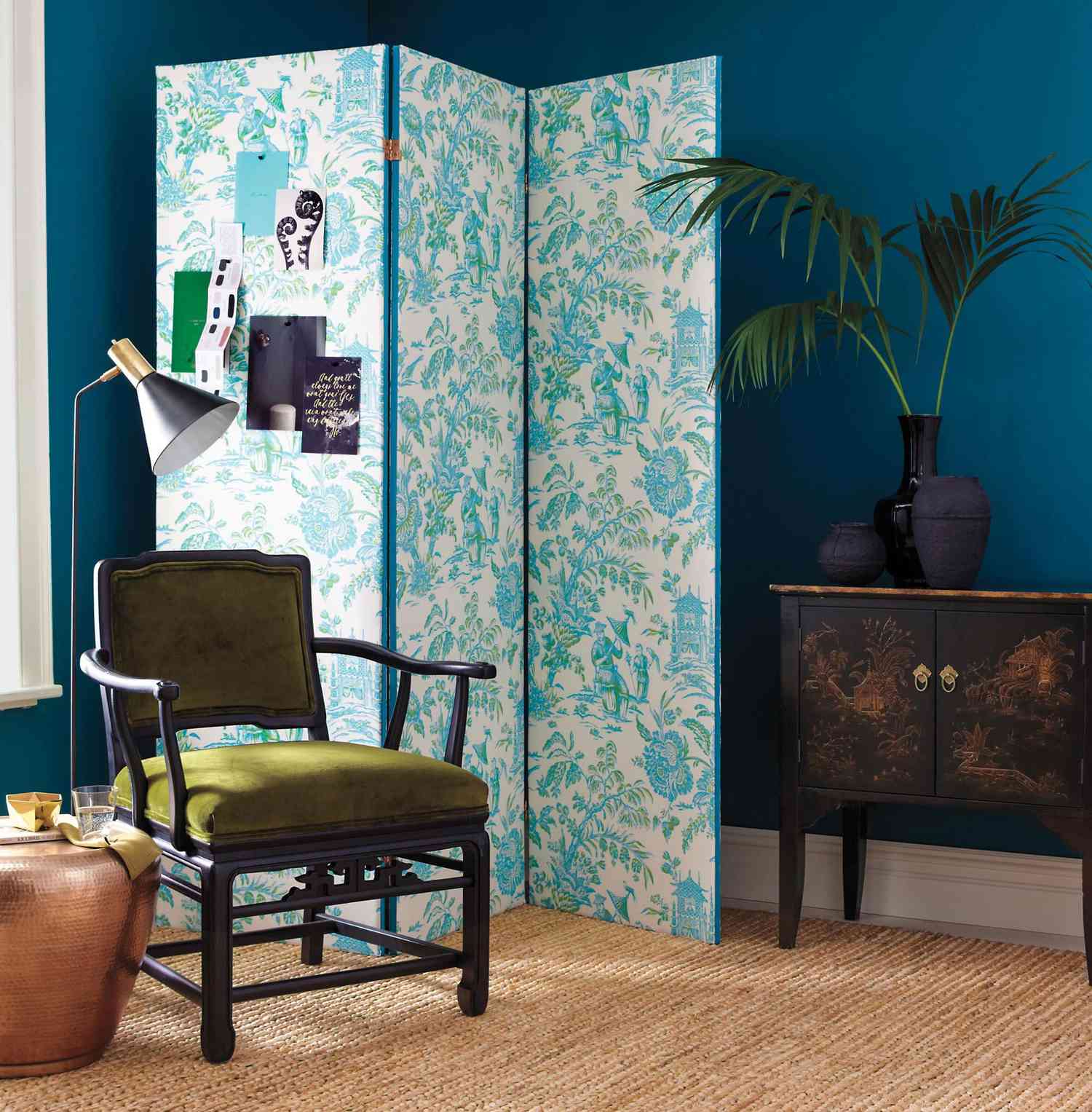 Toile room divider