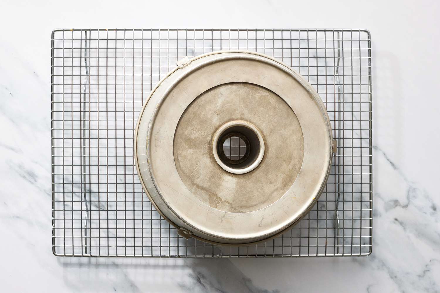 Cake pan upside down cooling chocolate cake