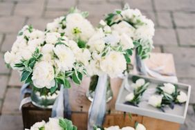 white bridesmaid bouquets