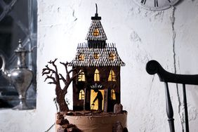 Haunted-House Cake