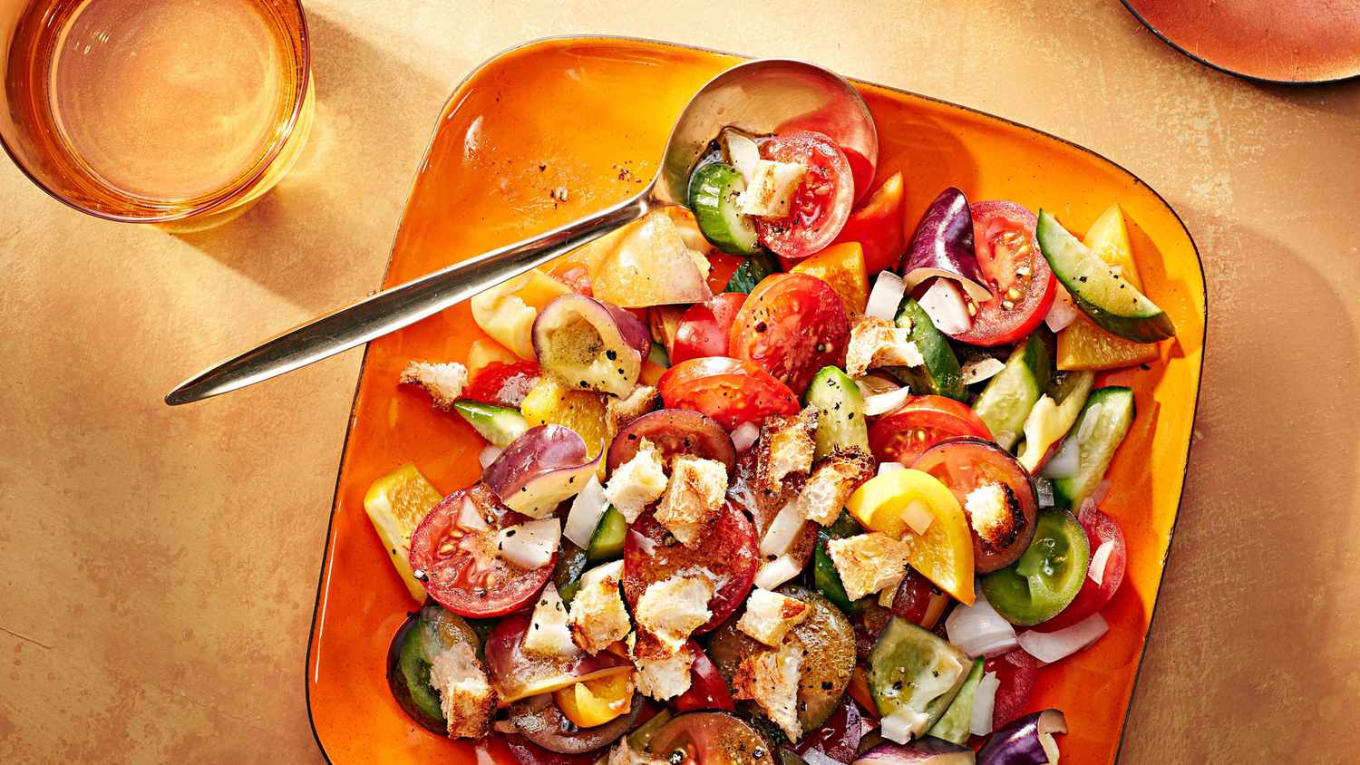 gazpacho salad with croutons