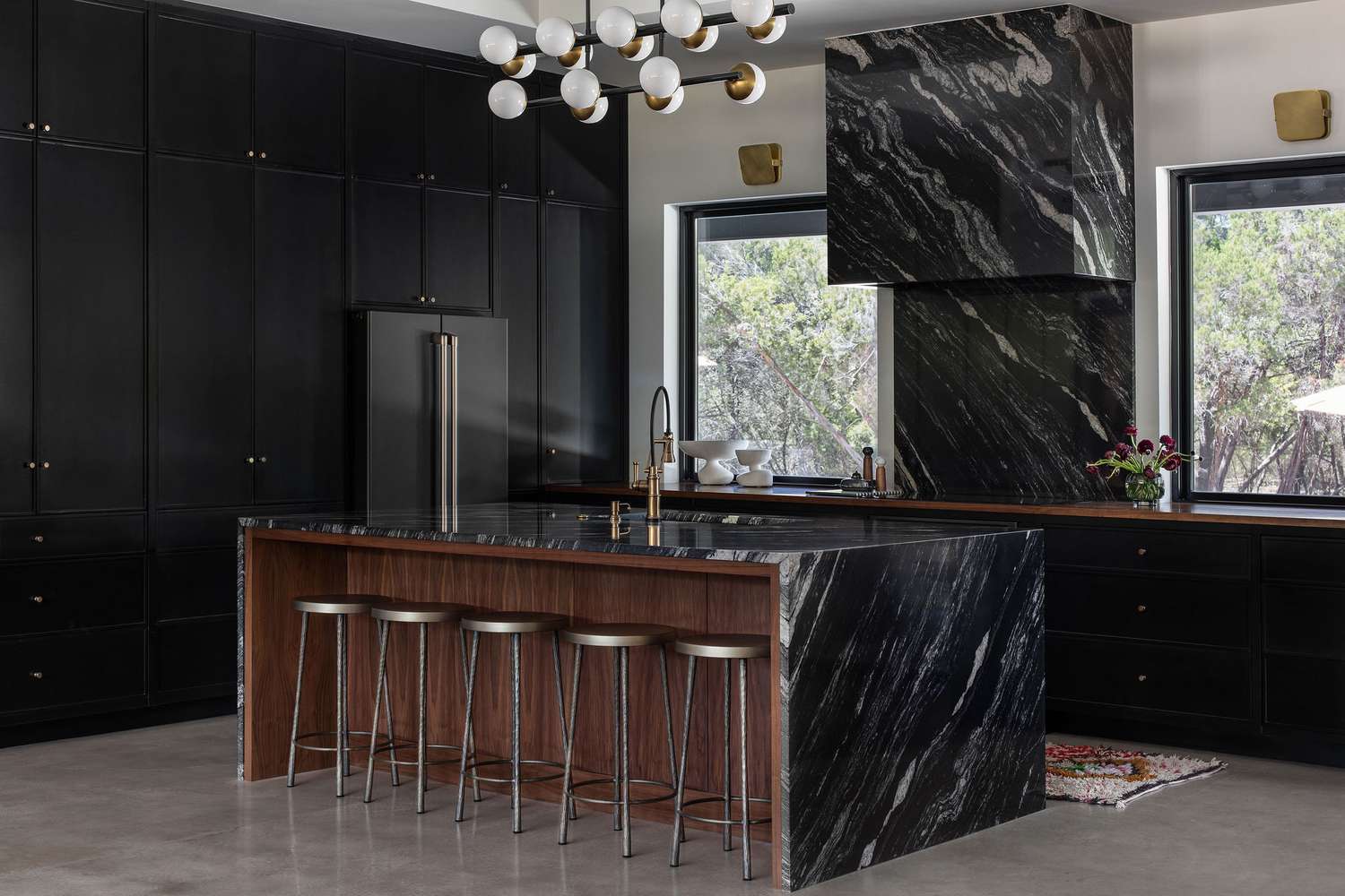 Black Modern Kitchen Design