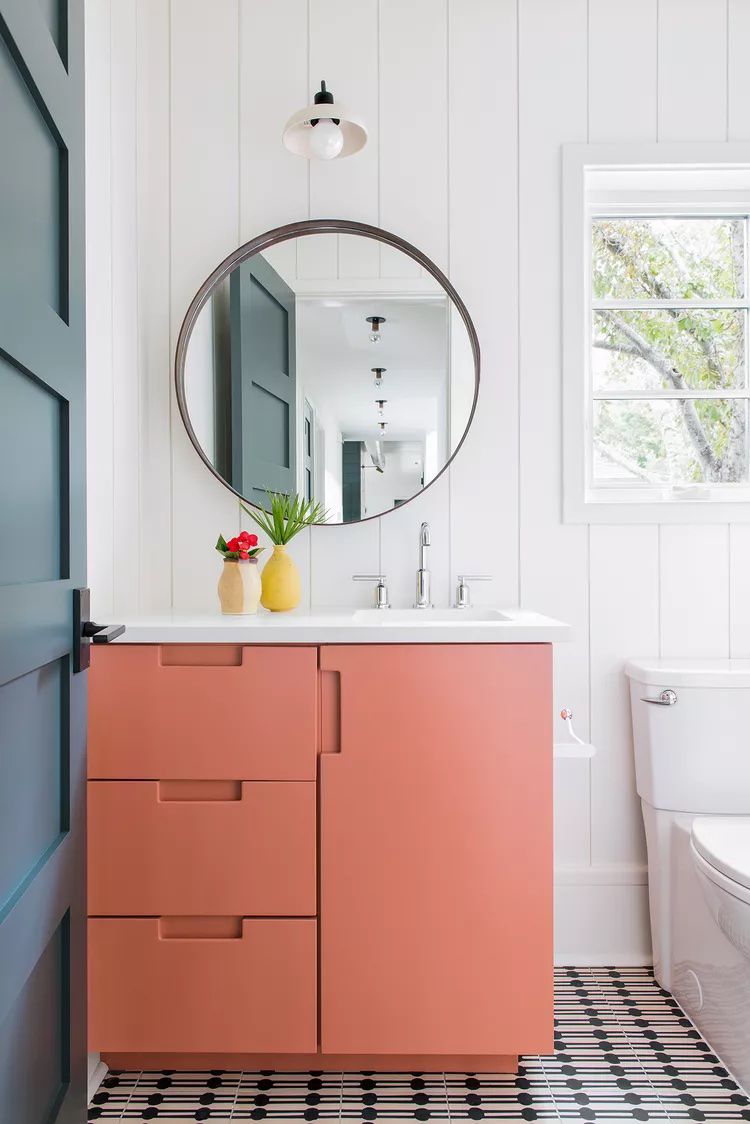 pop of color small bathroom