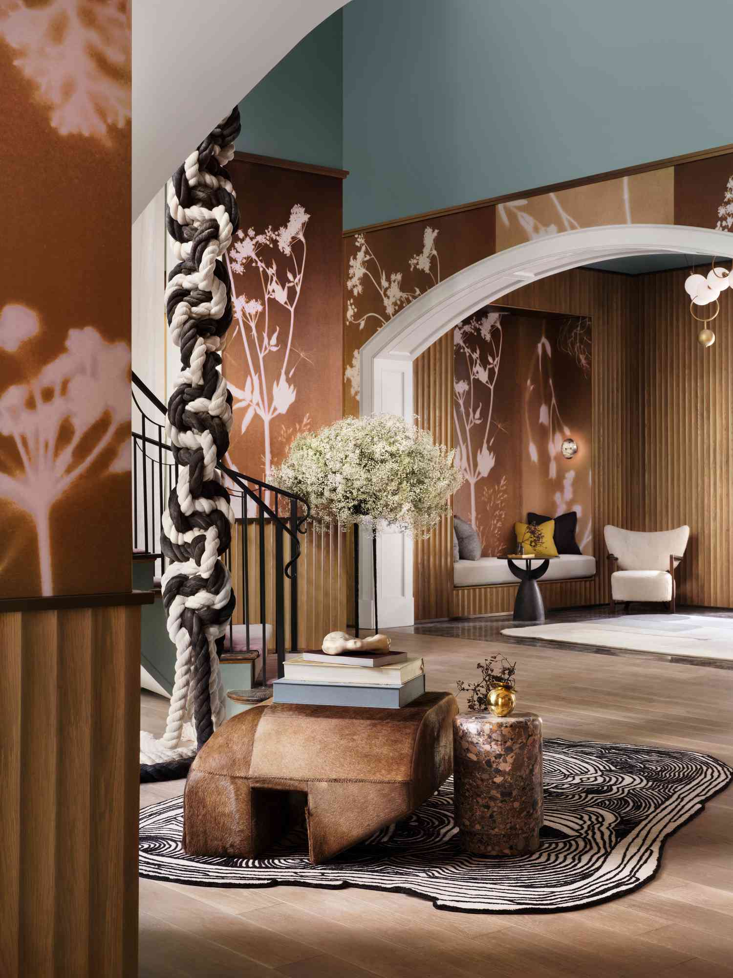 80s decor trends Black-and-white accessories