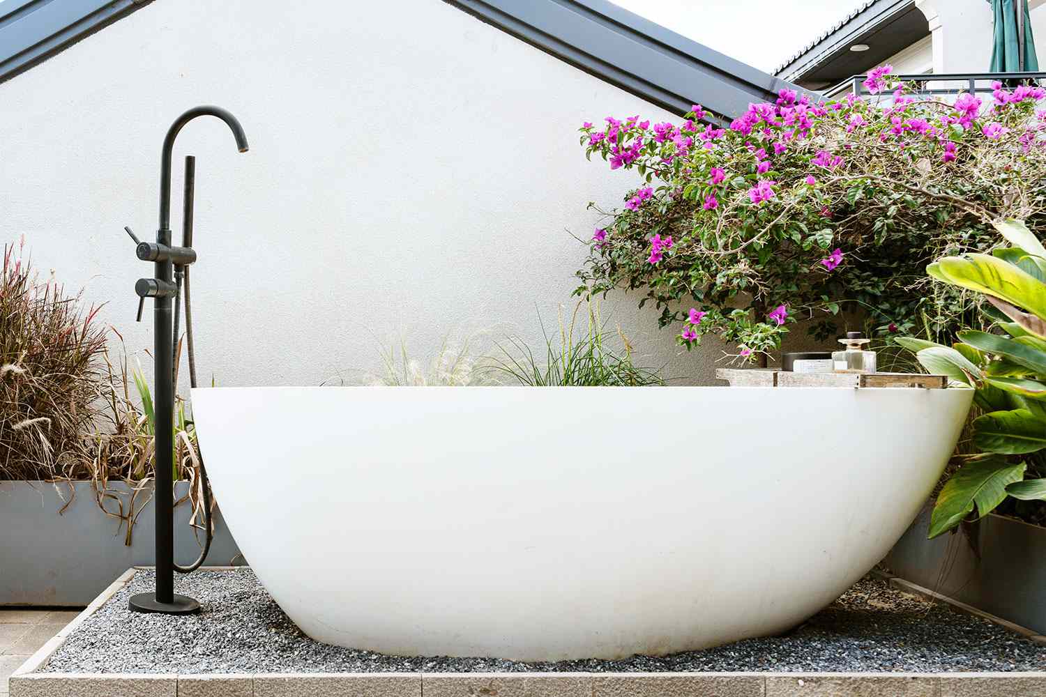 Outdoor cold plunge tub