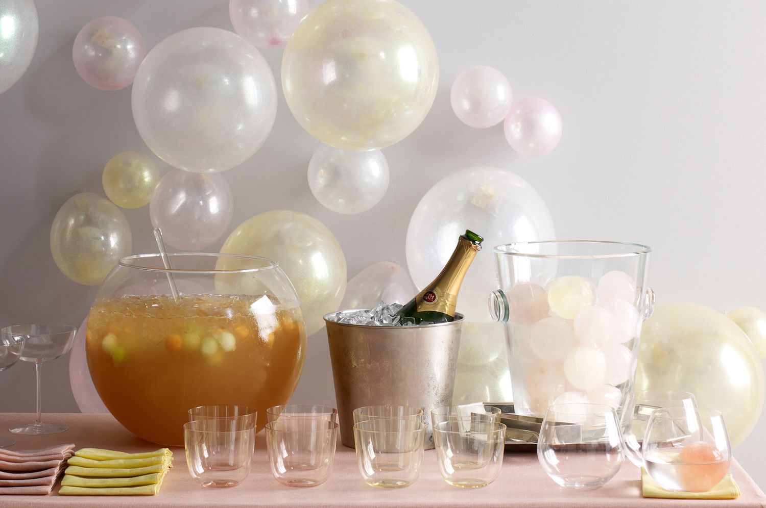 Balloon display with changpagne