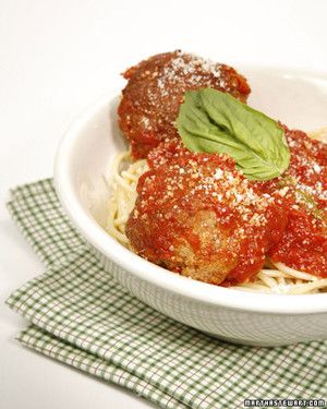 meatballs with spaghetti and marinara sauce