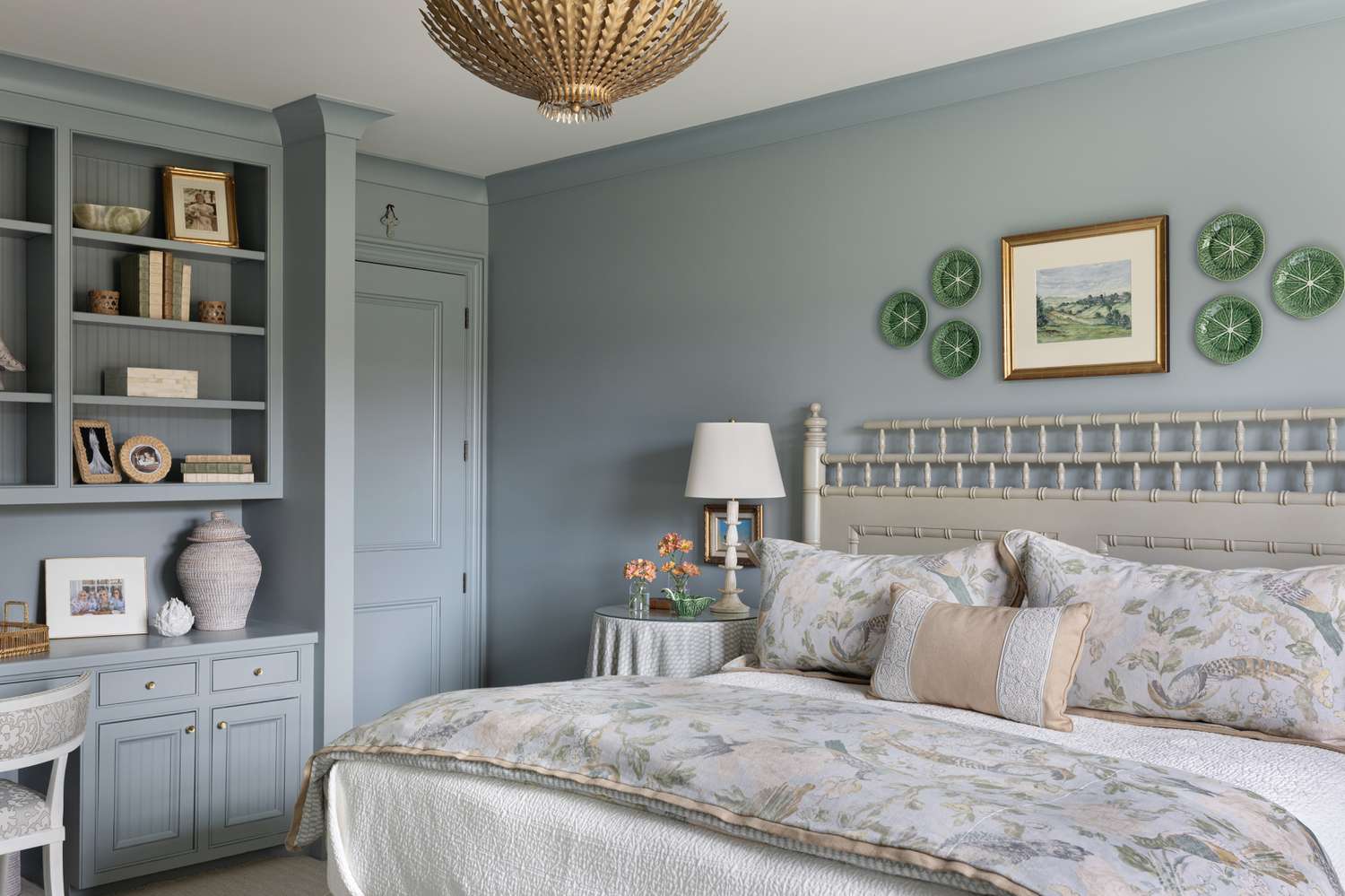 simple crown molding matching paint