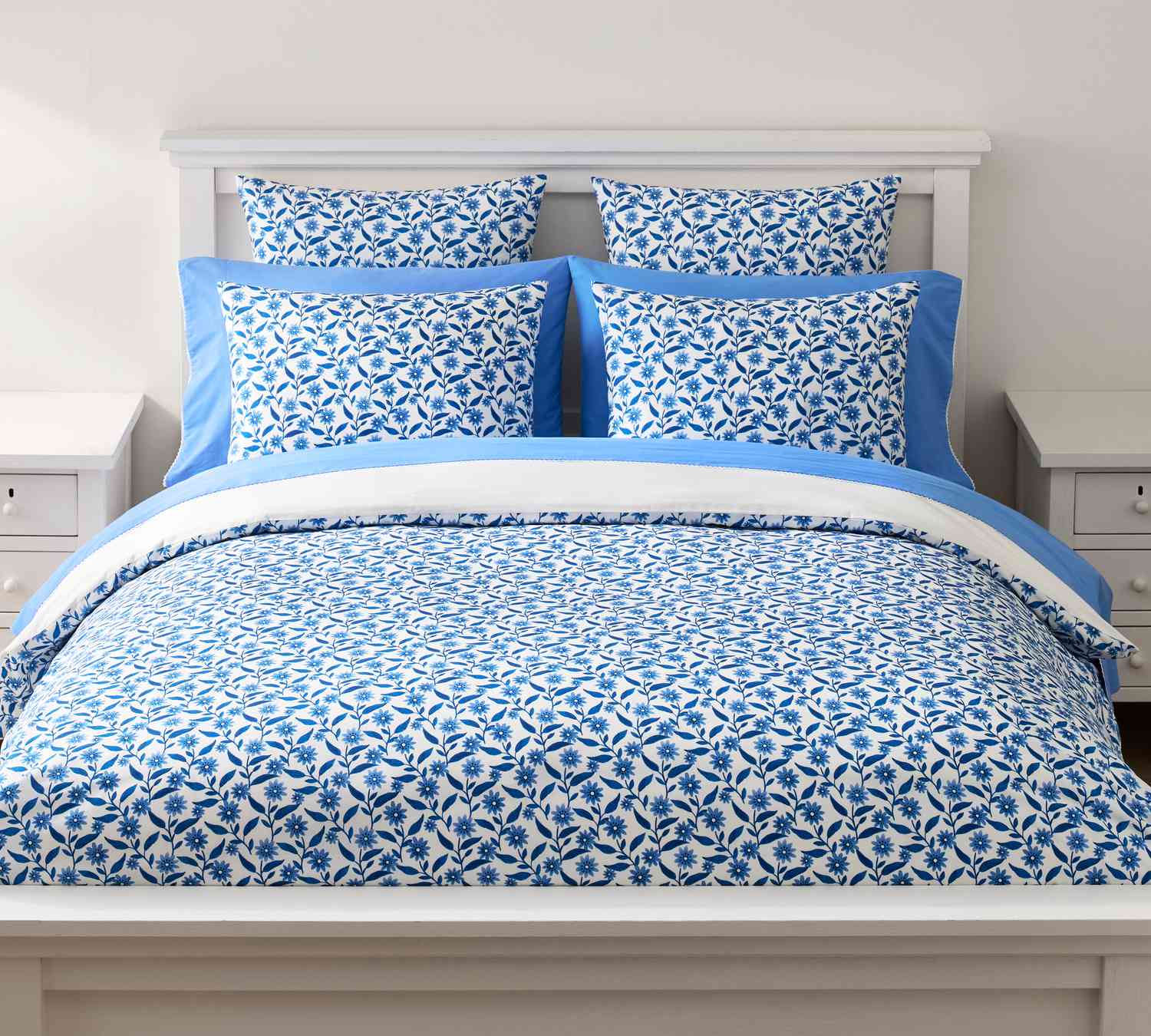 blue and white bedding 