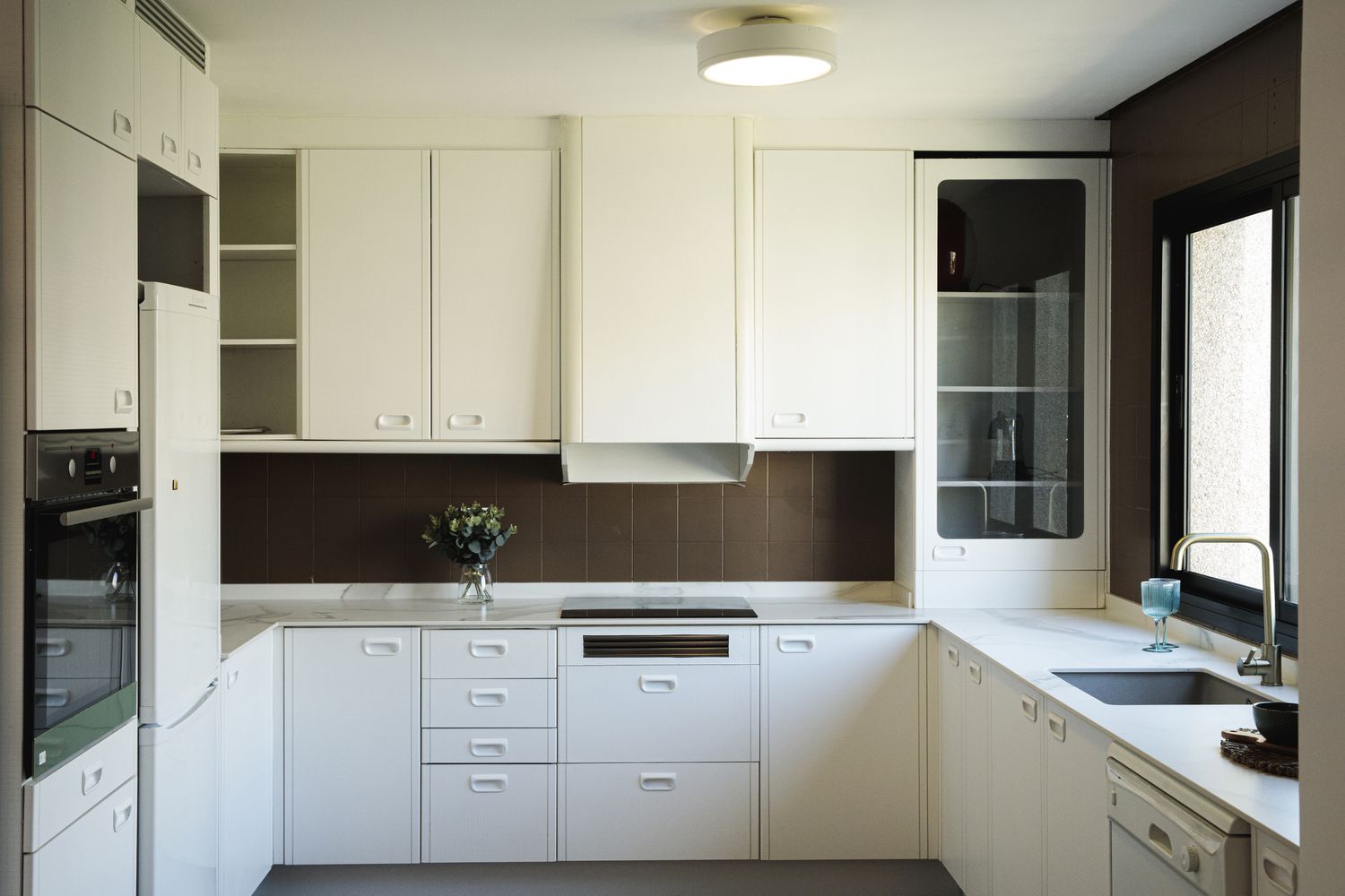 Kitchen with classic triangle layout